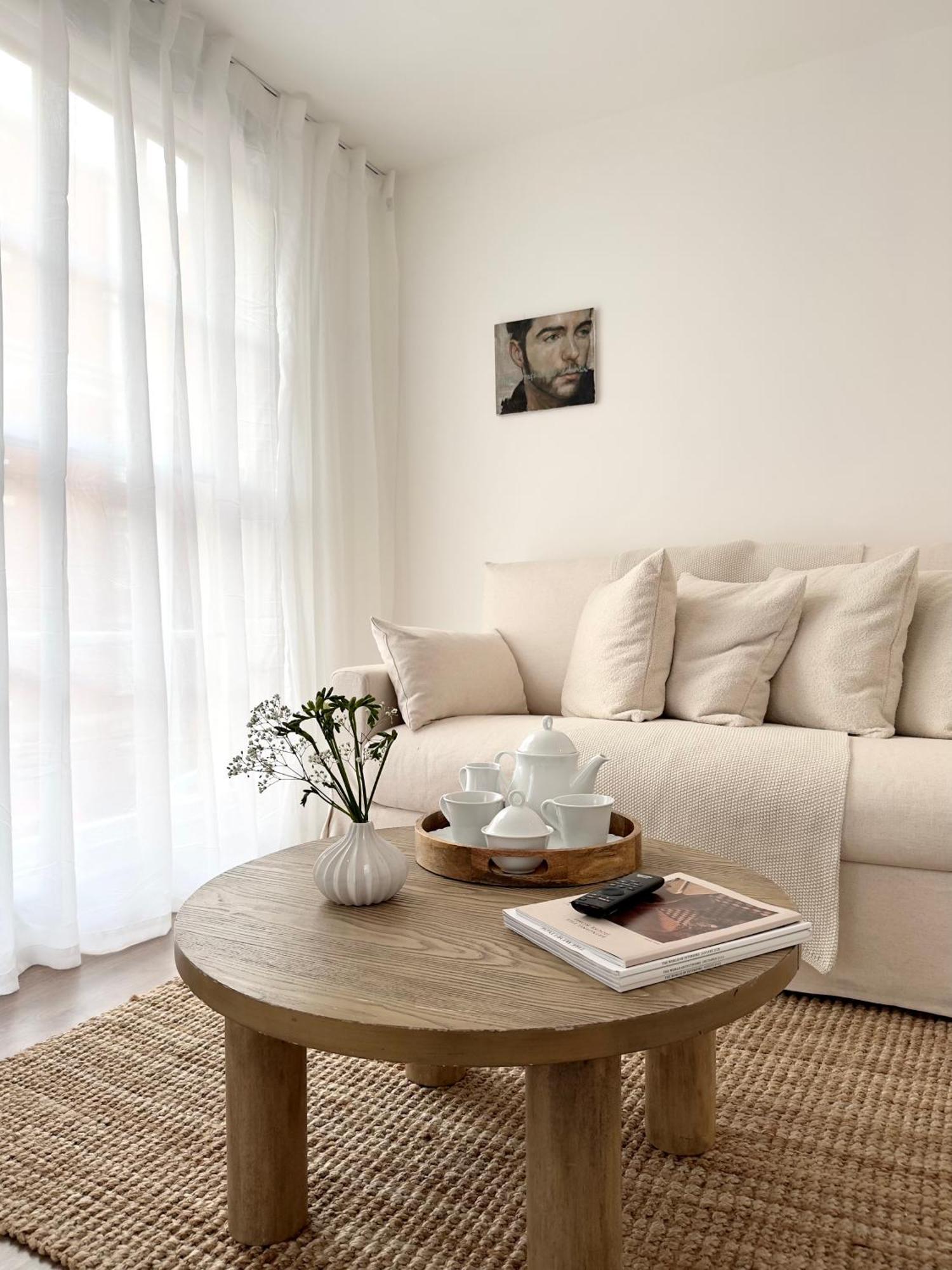 Chic Marble Arch With 100 Inch Cinema & Premium Mattress, By The Design Traveller * London