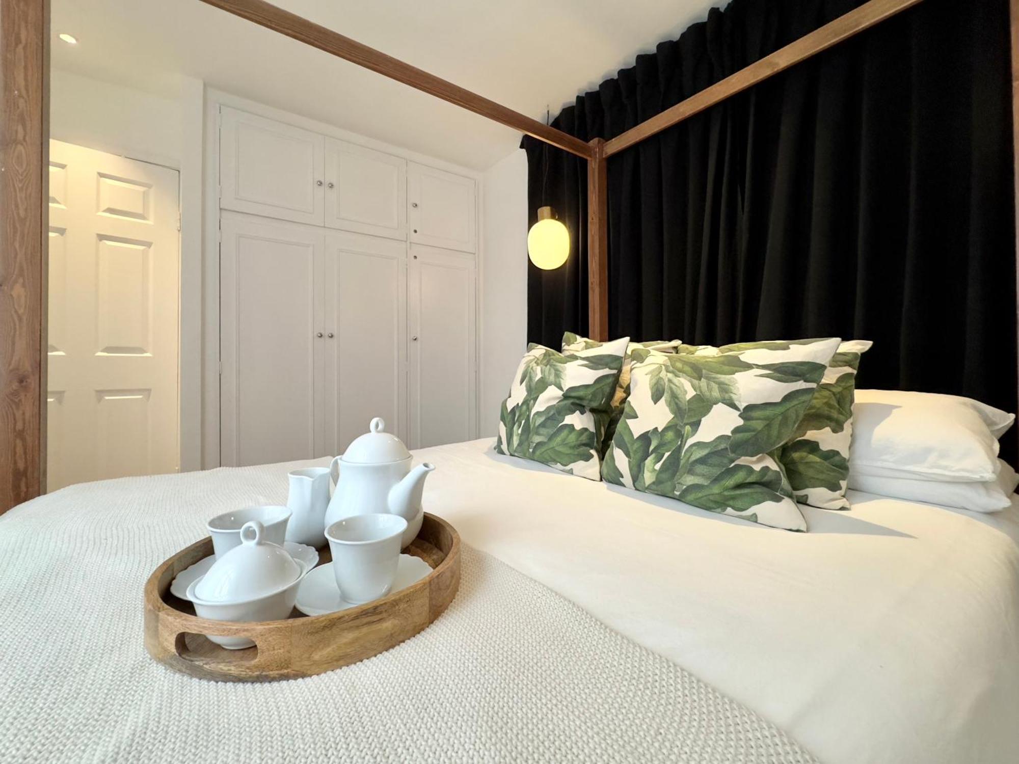 Apartamento Chic Marble Arch With 100 Inch Cinema & Premium Mattress, By The Design Traveller *