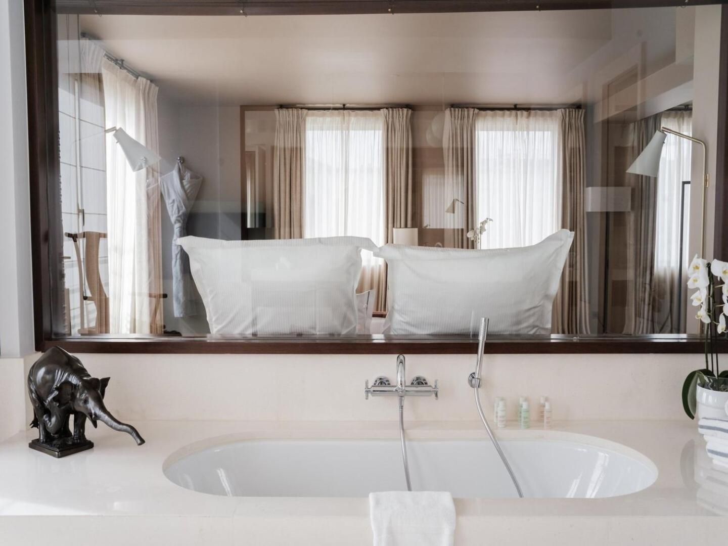 Loft Dino Spa-style Ensuite London