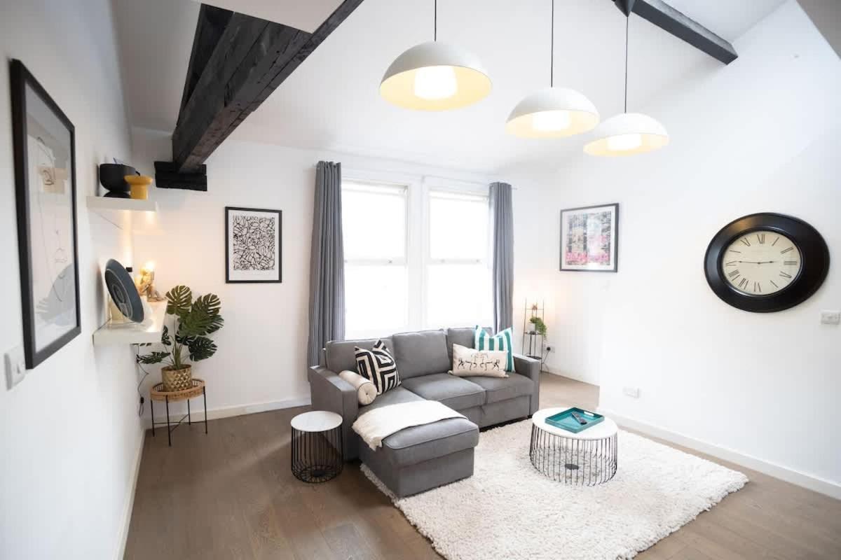 Three-bedroom Flat Near Street Art * London