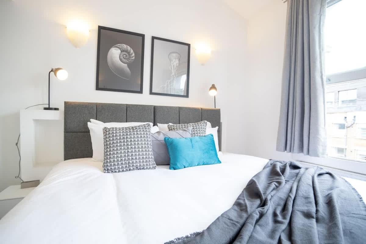 Three-bedroom Flat Near Street Art