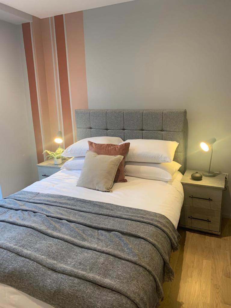 Victoria Park Two-bedroom By Novarooms *