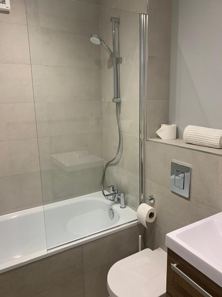 Victoria Park Two-bedroom By Novarooms Apartment *