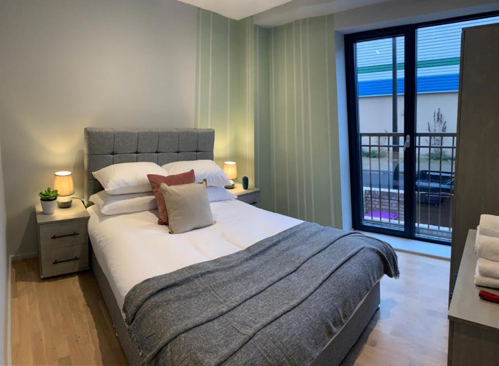 Victoria Park Two-bedroom By Novarooms London
