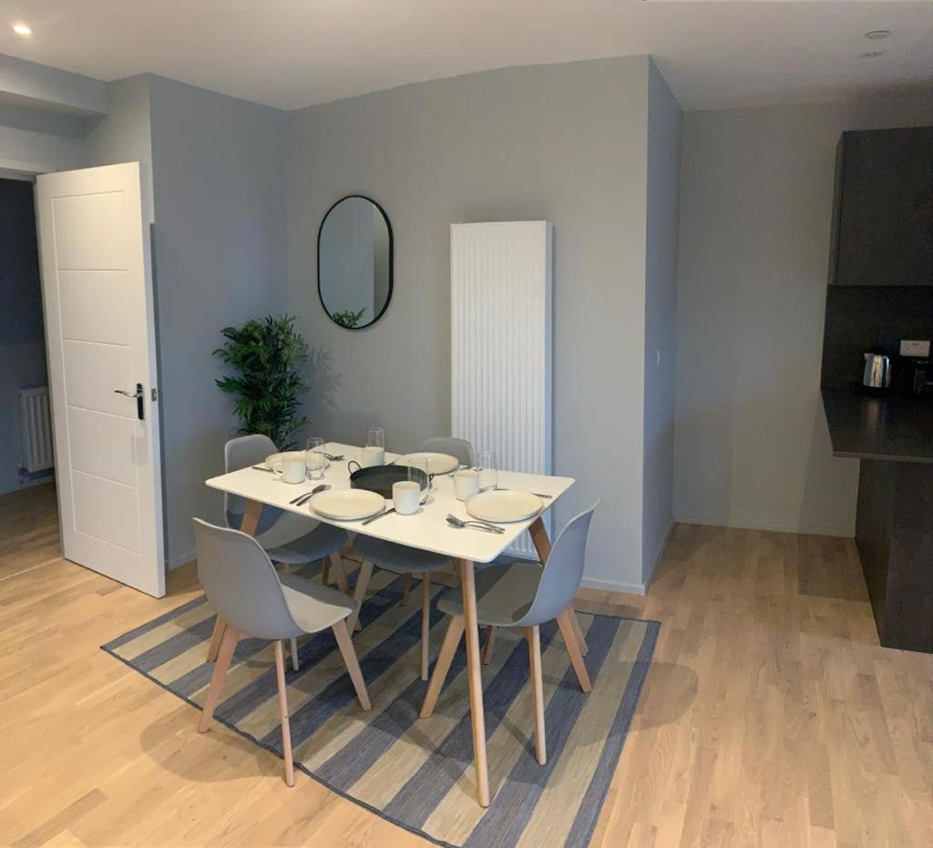 Victoria Park Two-bedroom By Novarooms