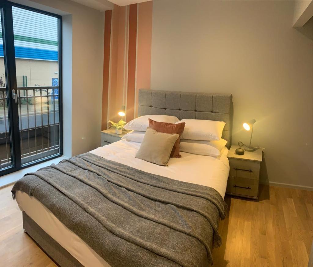 Victoria Park Two-bedroom By Novarooms *