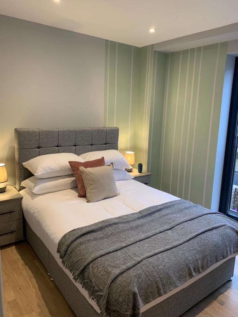 Victoria Park Two-bedroom By Novarooms * London