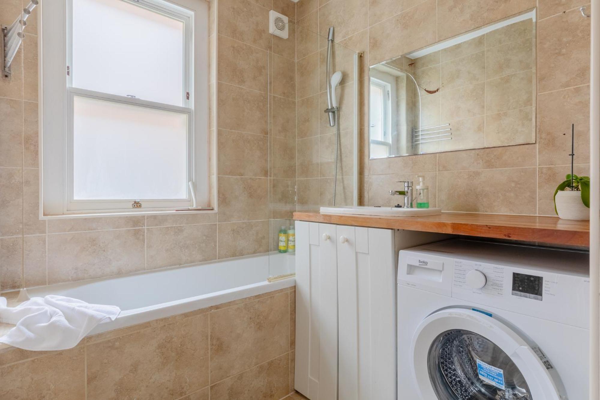 Apartment Spacious 3bd Flat W Garden Near Clapham Common London
