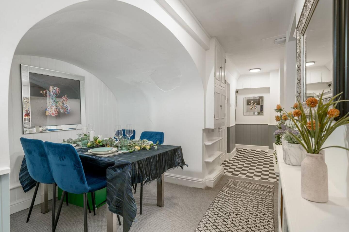 Niru Experience Chelsea Oasis With Courtyard * Londres