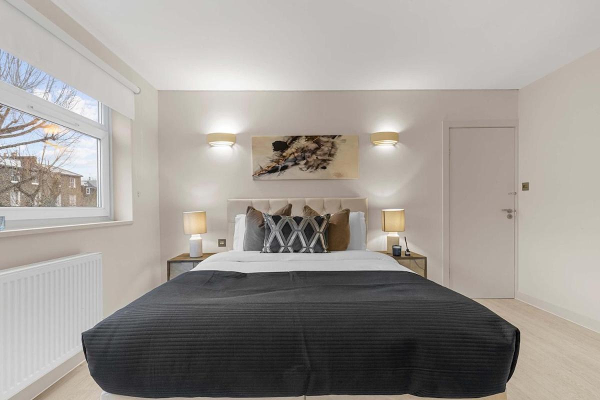 Modern Comfort In Prime Location Apartment *