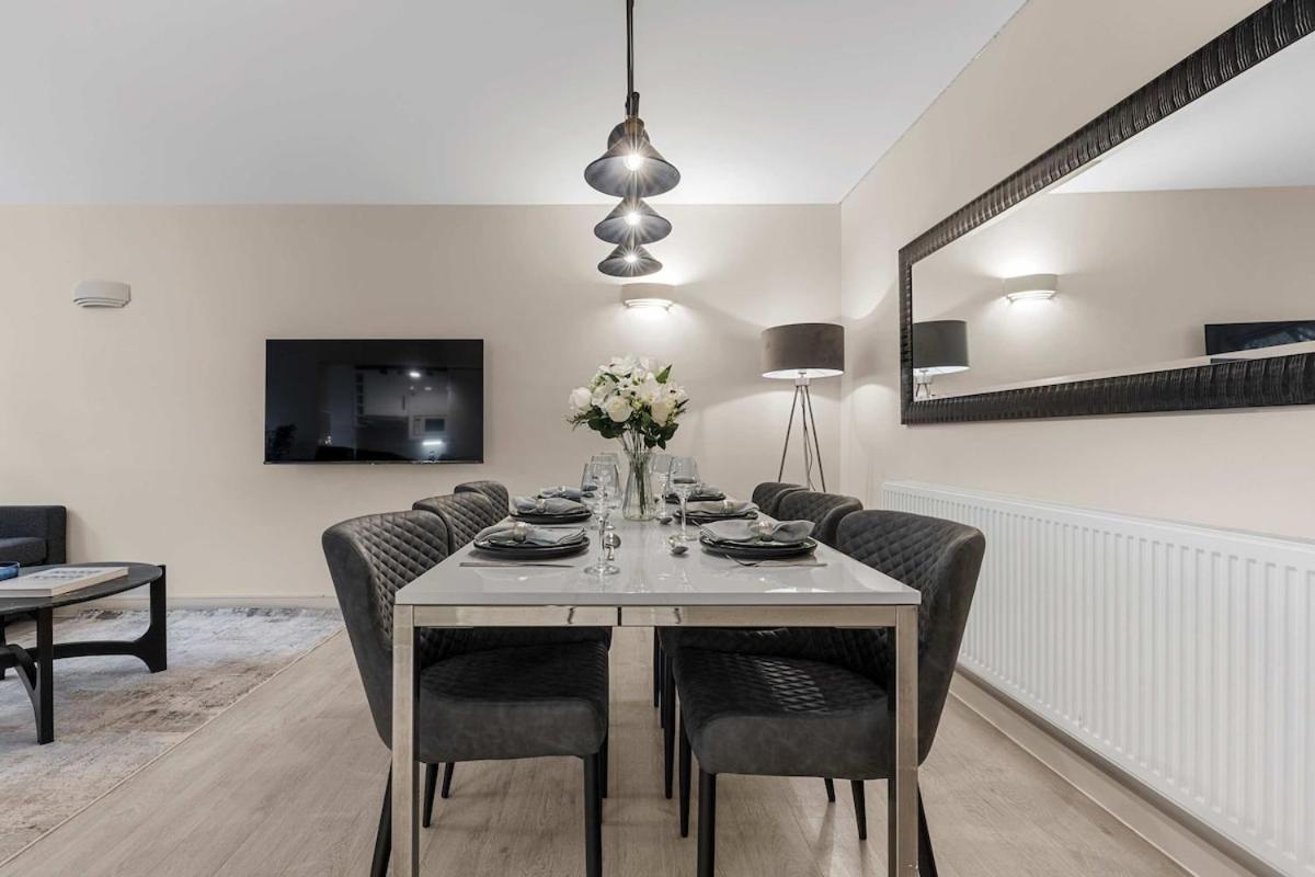 Modern Comfort In Prime Location * London
