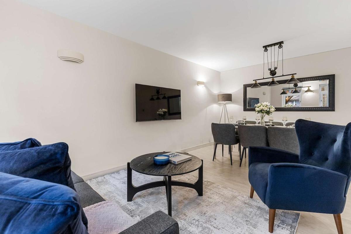 Modern Comfort In Prime Location Apartment