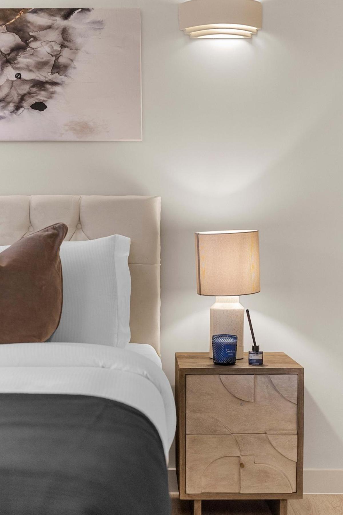 Modern Comfort In Prime Location * London