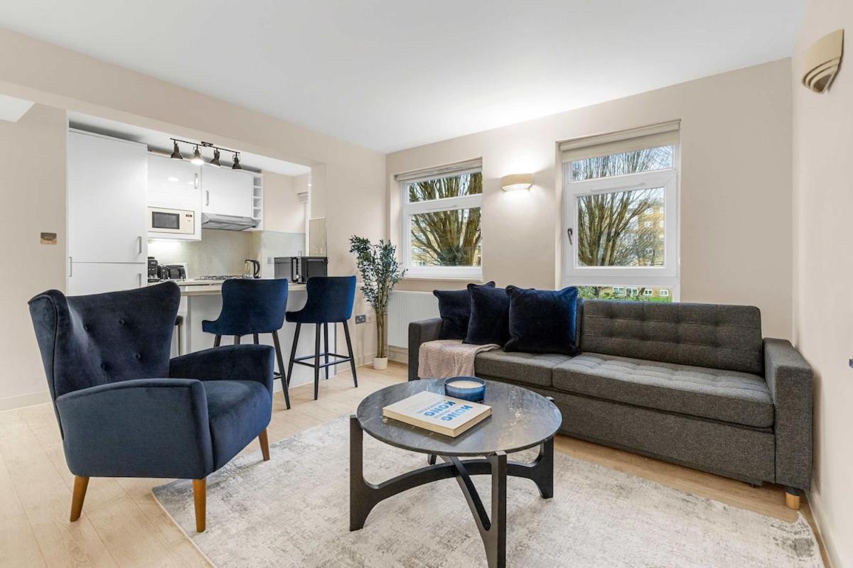 Modern Comfort In Prime Location * London
