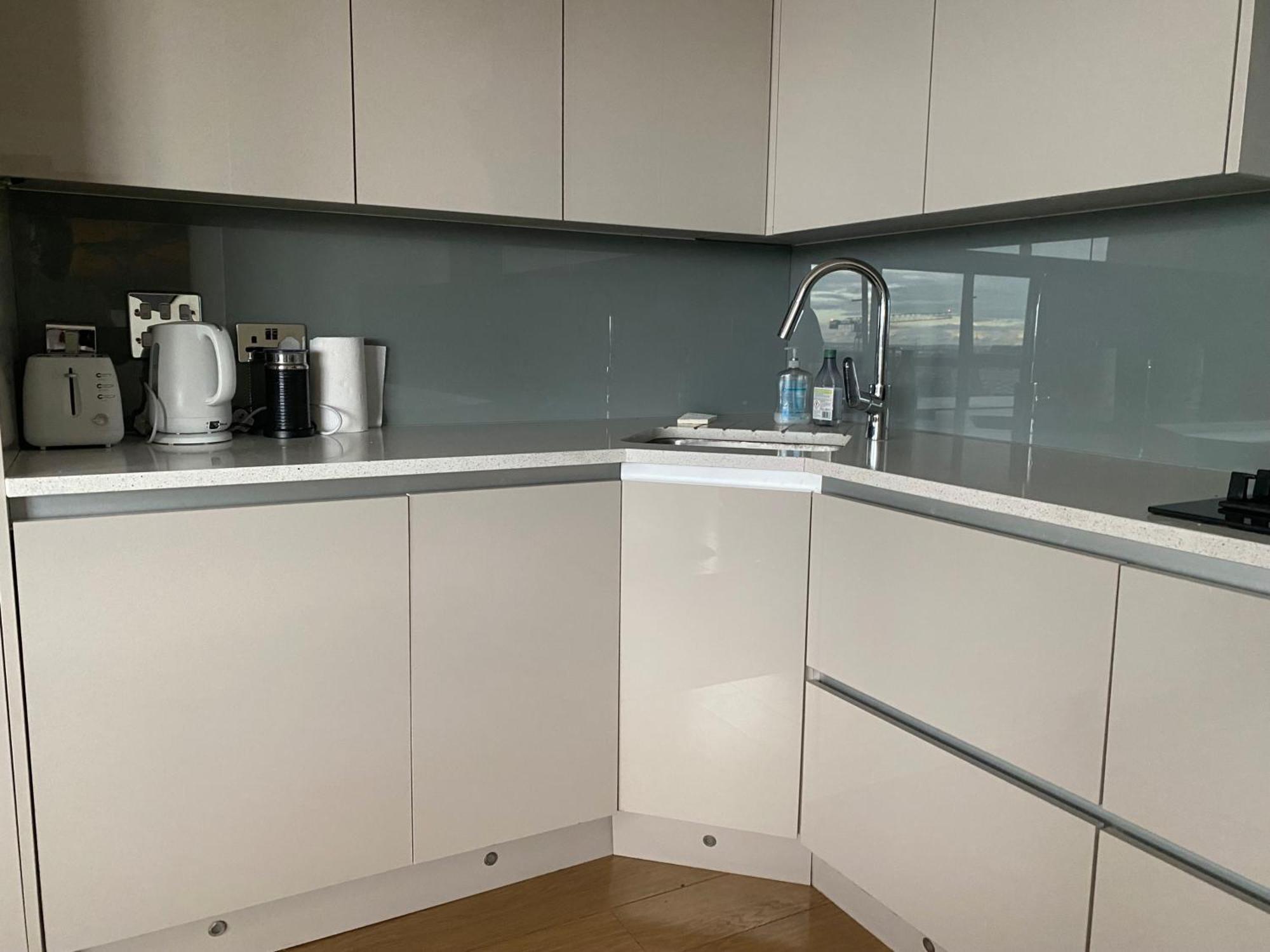 Apartment Apt-sleeps 4-parking - Balcony-river View London