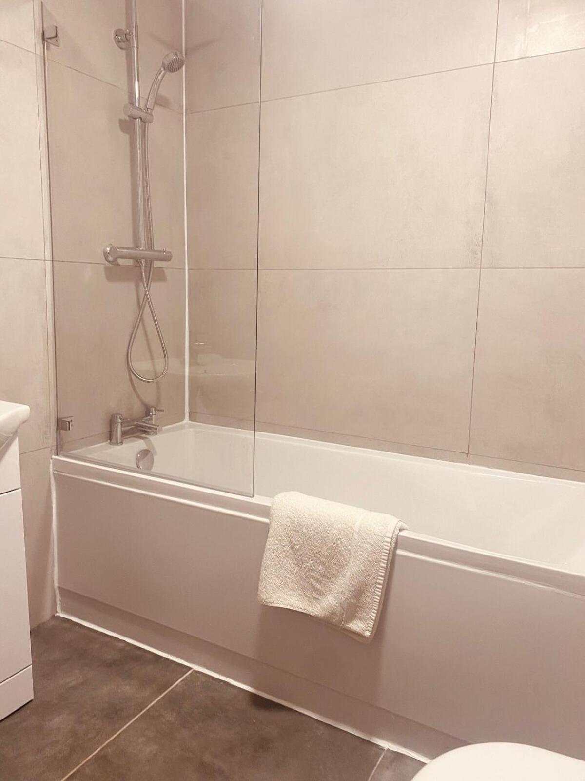 Iconic Location 3 Bed 2 Bath Flat Near Regents Park *