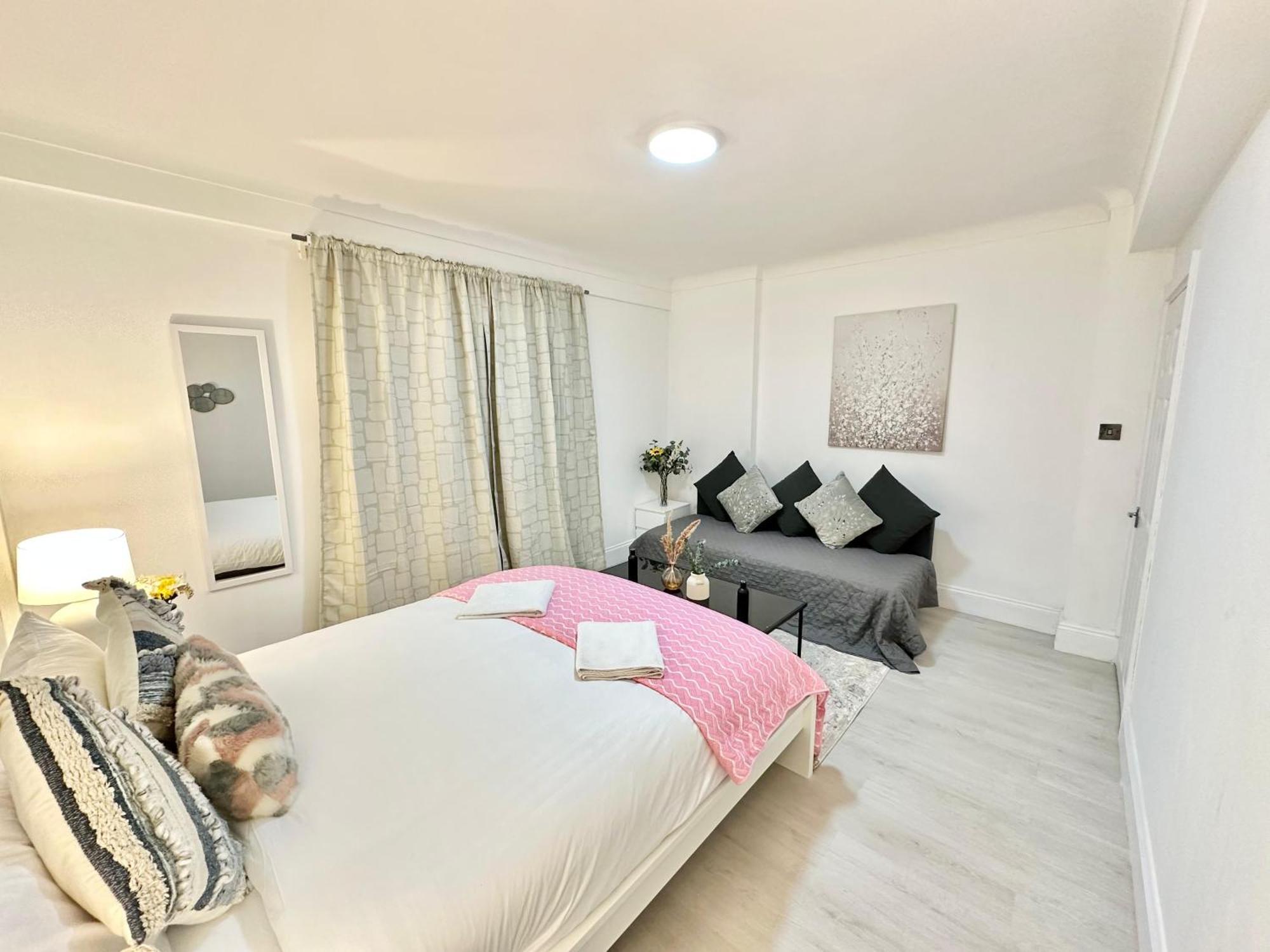Edgware Road Beautiful Family Apartment London