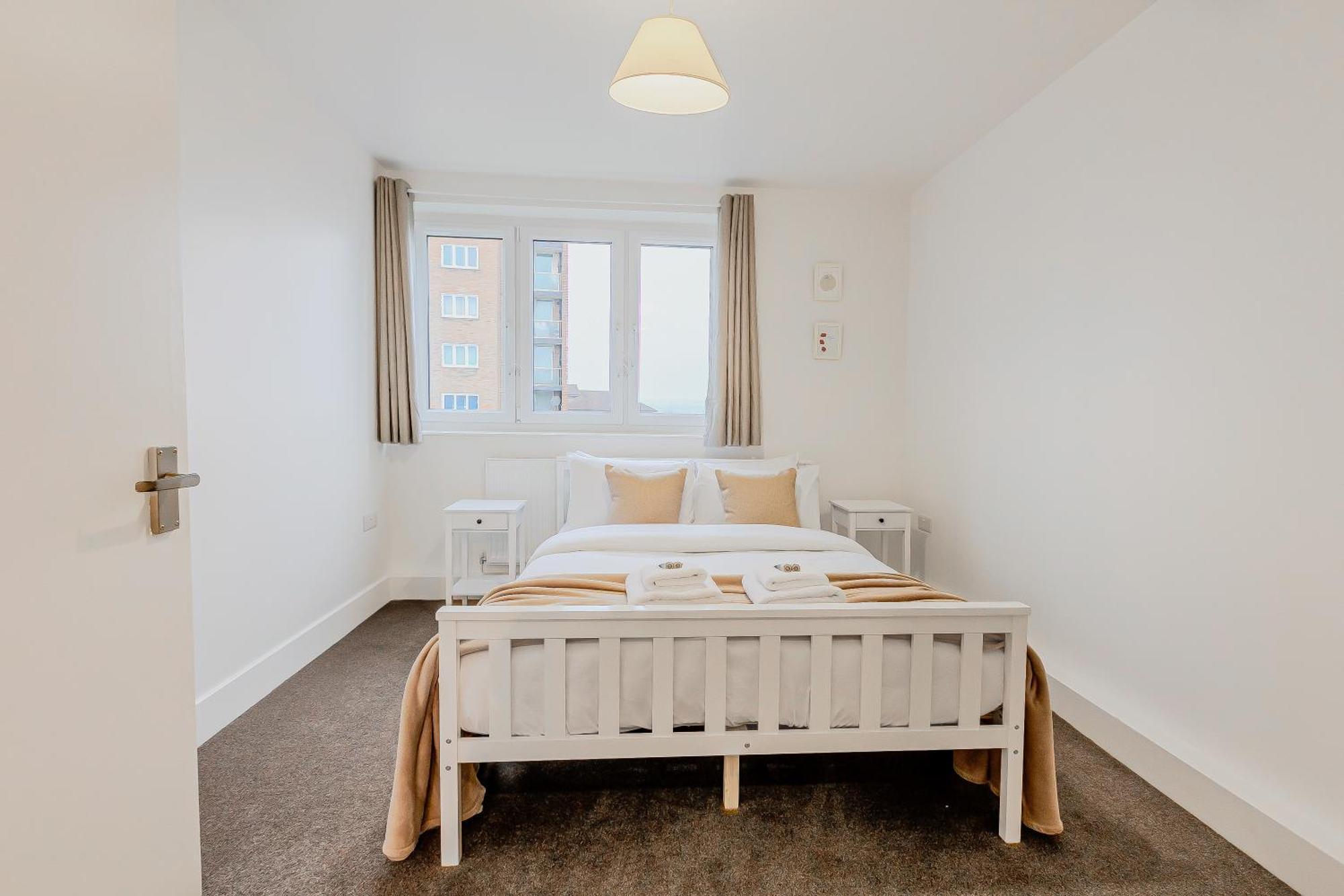 Apartment New Listing! Spacious 2br, North 2min To St