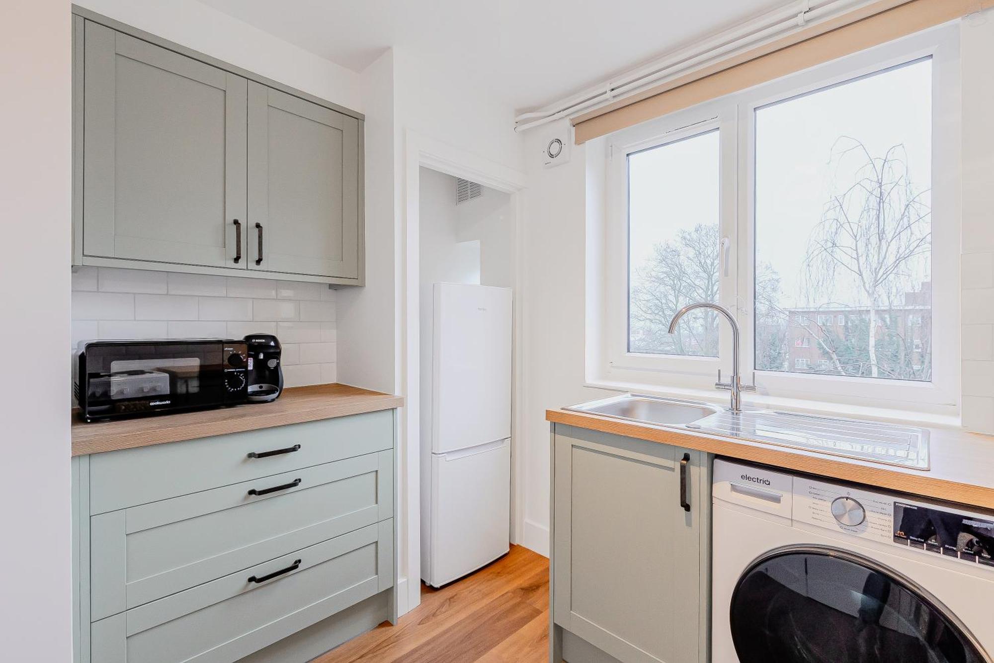 New Listing! Spacious 2br, North 2min To St Apartment