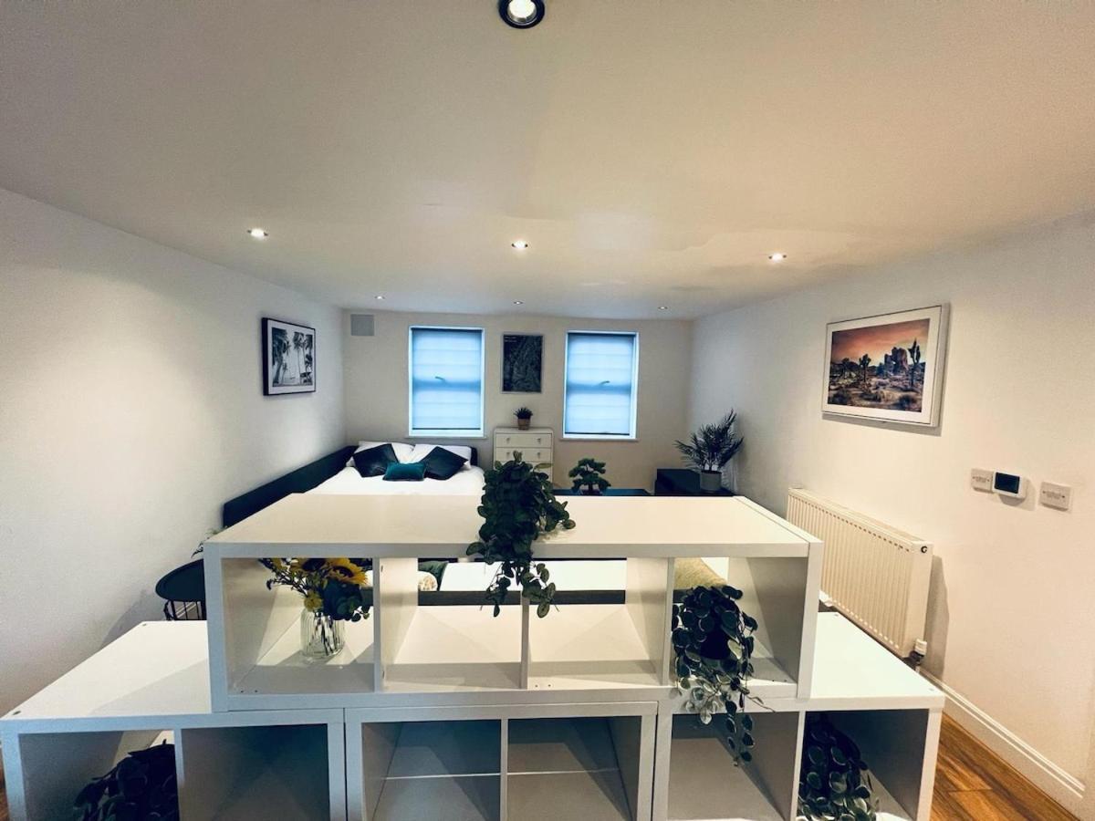 Gorgeous Flat In Apartment *
