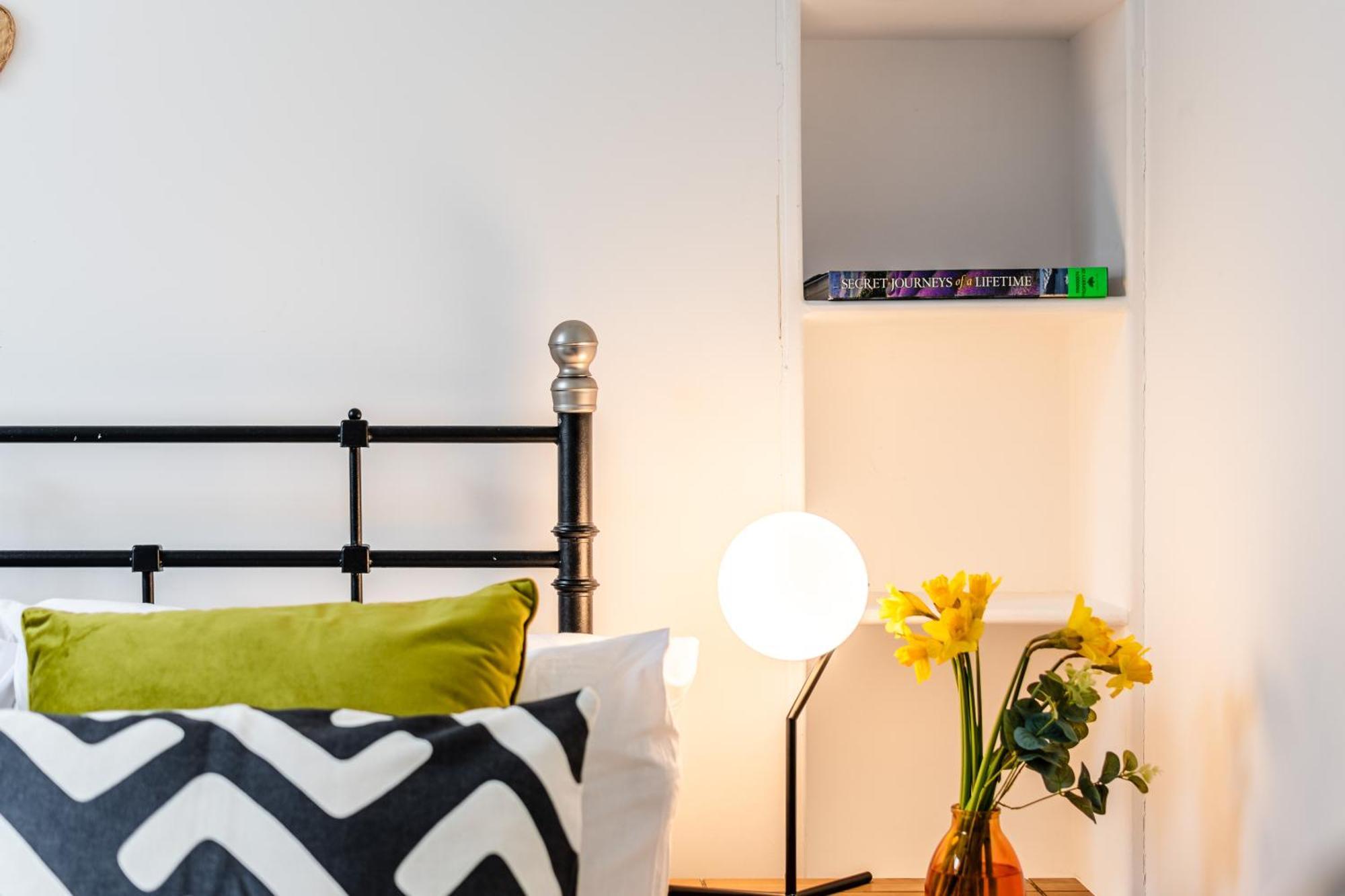 Apartment Charming 1 Bed By Uk *