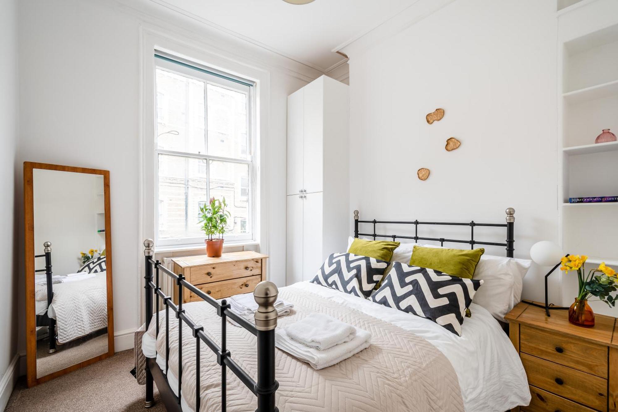 Charming 1 Bed By Uk Apartment *