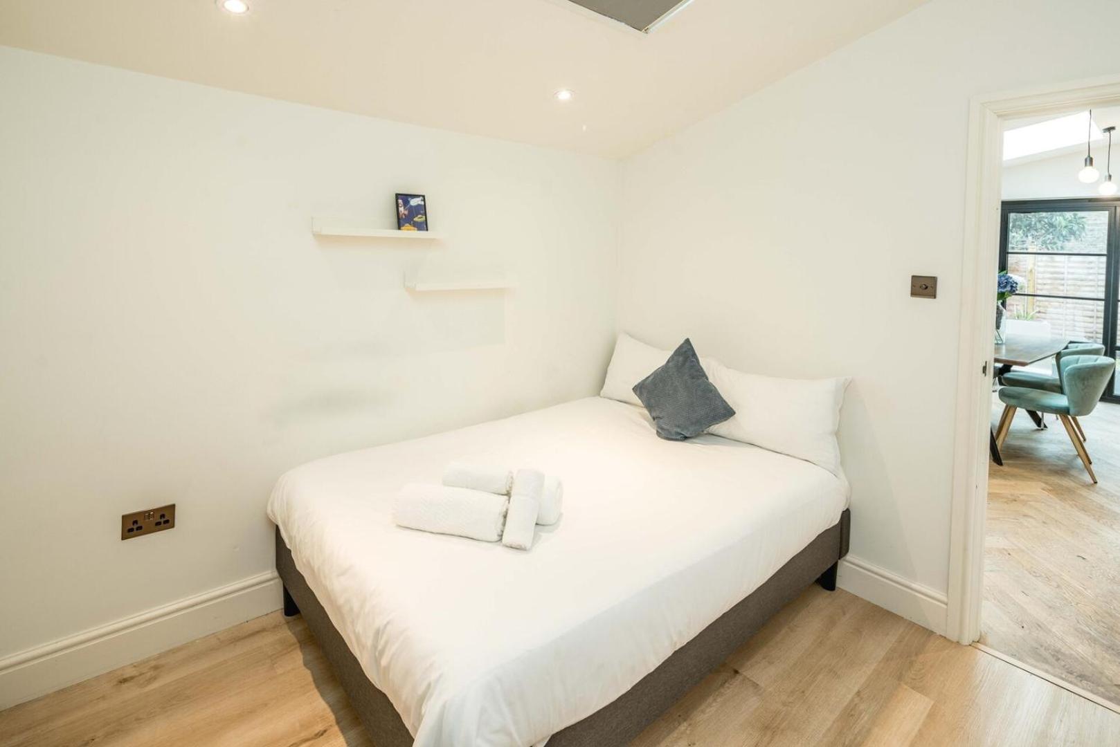 Stylish 3b Fulham Flat W/garden Near Thames & Tube Holiday home London
