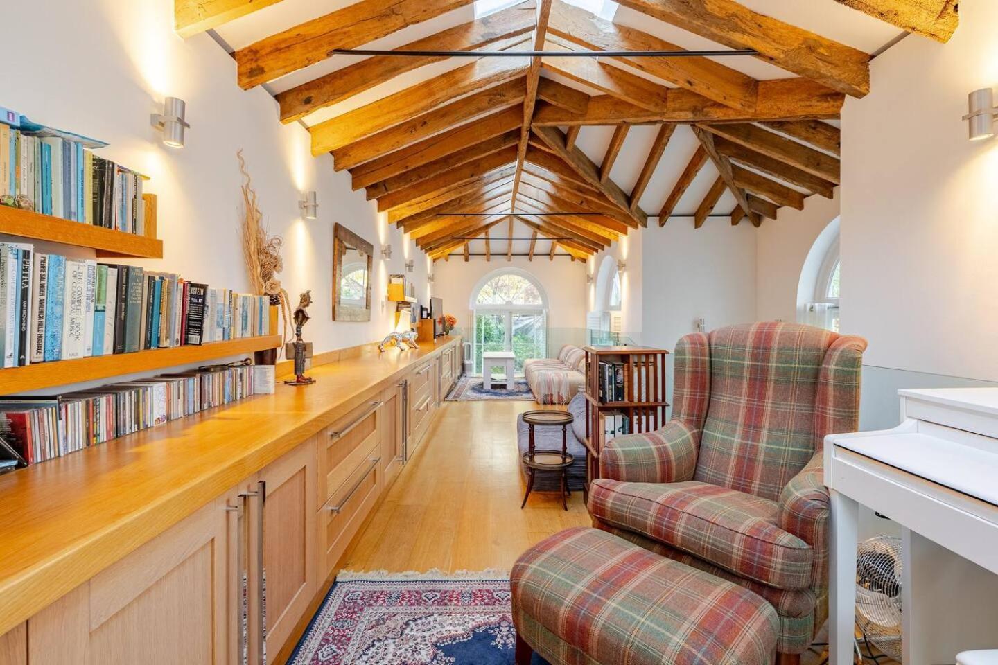 Canal And Garden Wifi Villa London
