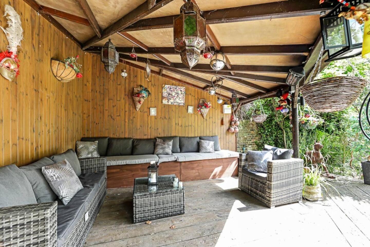 Canal And Garden Wifi Villa London