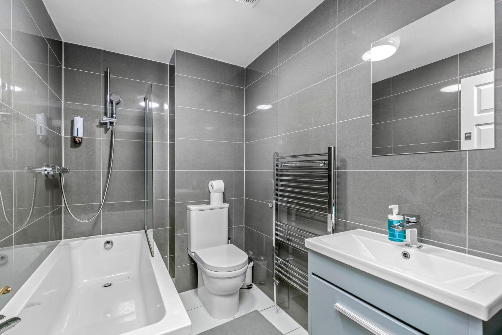 Classic Near Airport, 02 Arena, Drl, Excel Exhibition Centre *