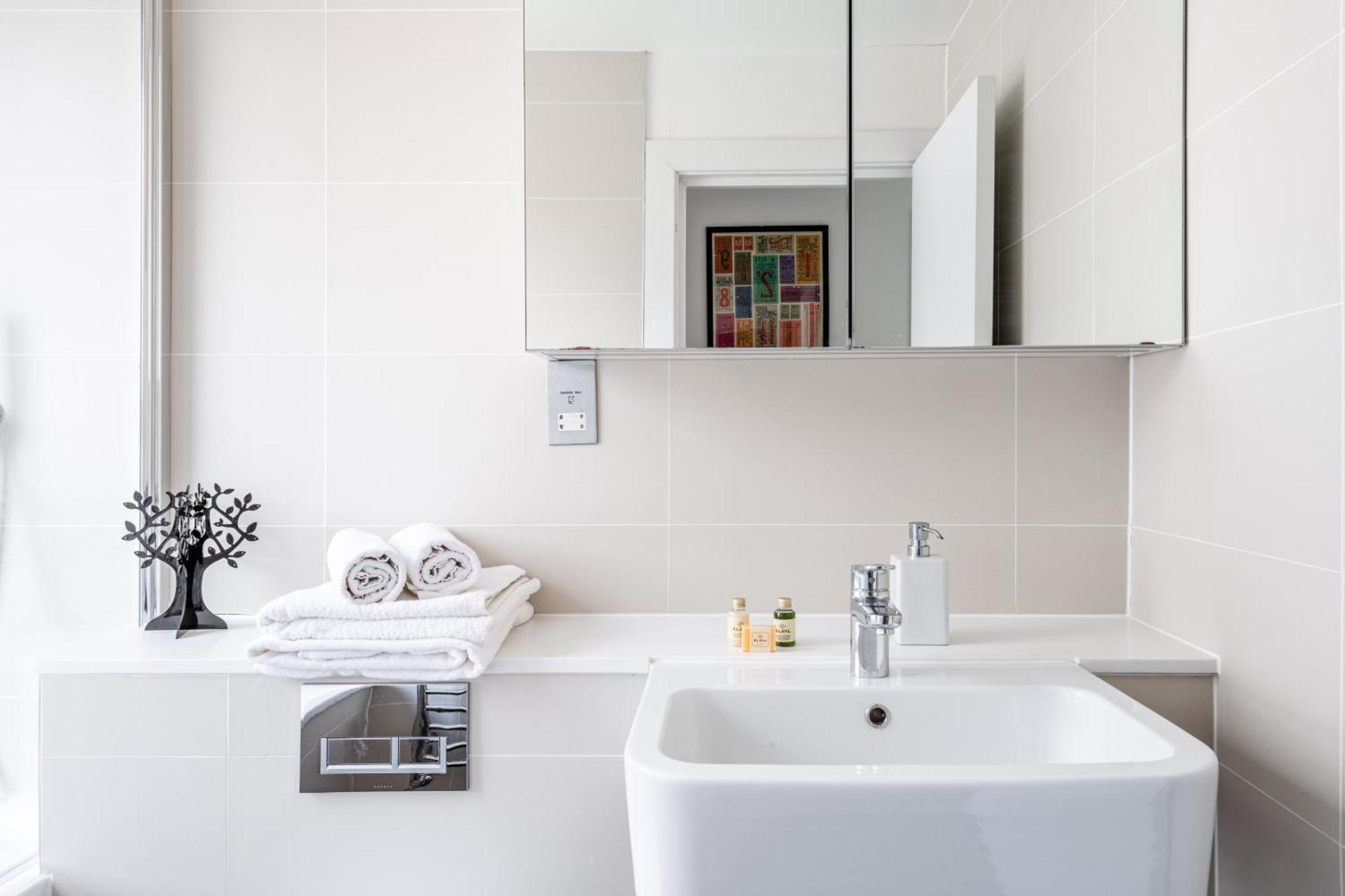 Stylish 1 Bedroom Kings Cross Ideal For 4 Guests By Uk London