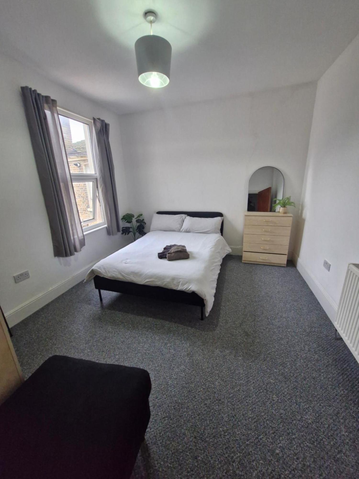 Lovely 3 Bedroom Serviced In Leytonstone Apartamento *