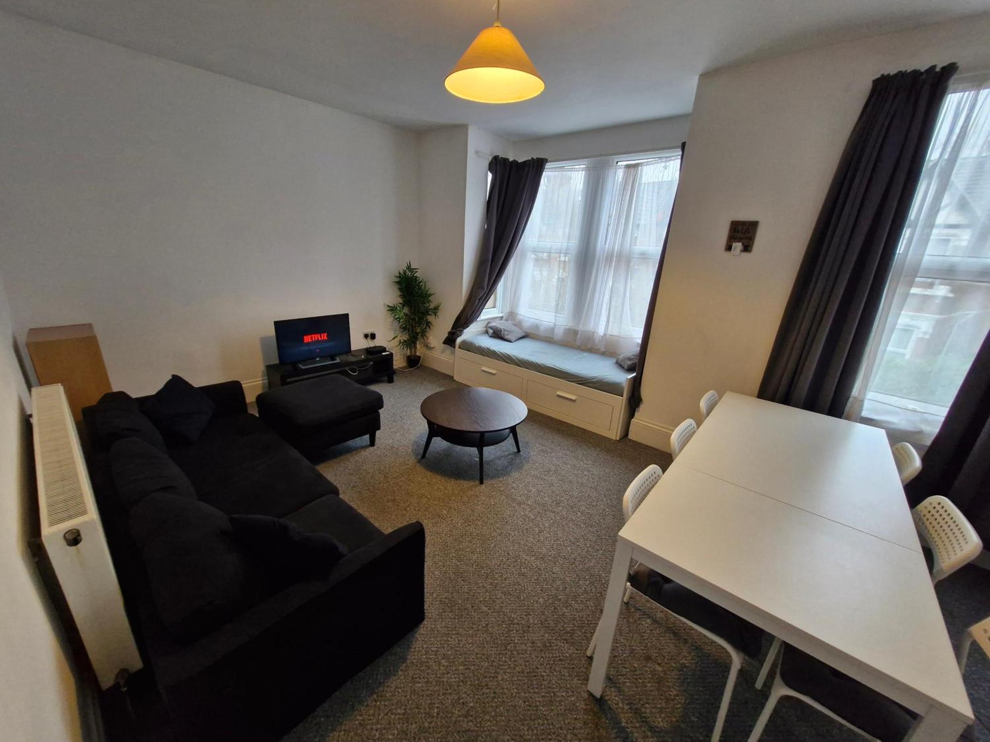 Lovely 3 Bedroom Serviced In Leytonstone Apartamento Londres