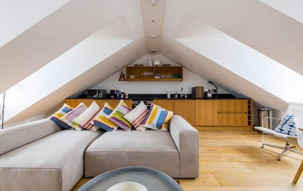 Stunning Views, Floor Flat Apartment *