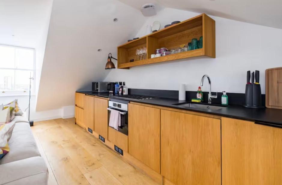 Stunning Views, Floor Flat London