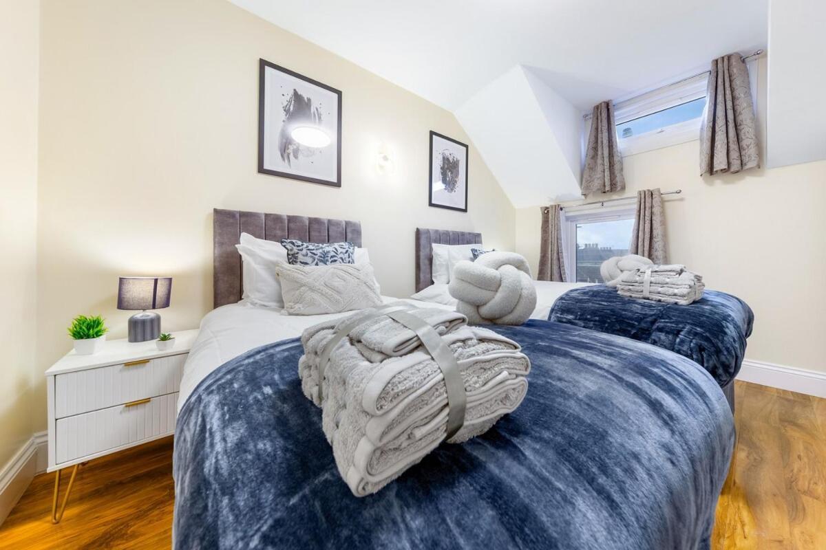 Lovely 4-br In Leyton - Sleeps 14, Near Tube Holiday home