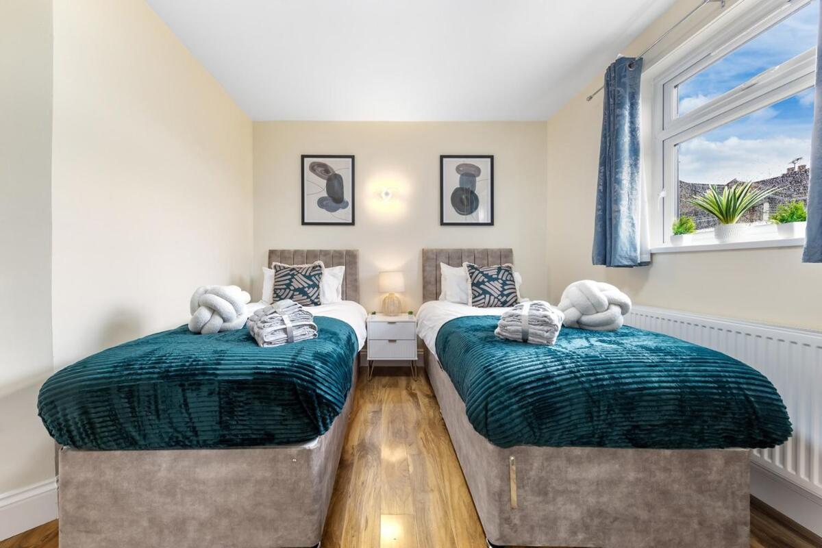 Lovely 4-br In Leyton - Sleeps 14, Near Tube Holiday home London