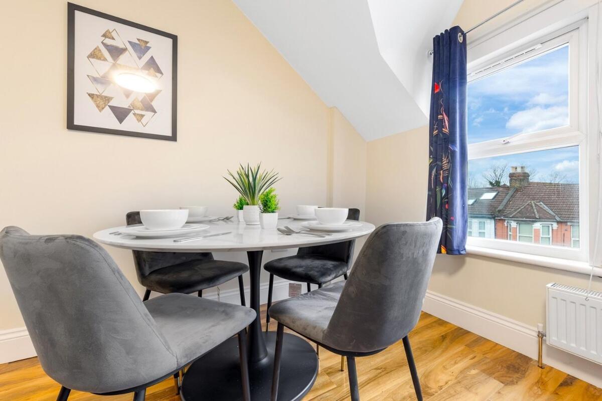 Lovely 4-br In Leyton - Sleeps 14, Near Tube * London