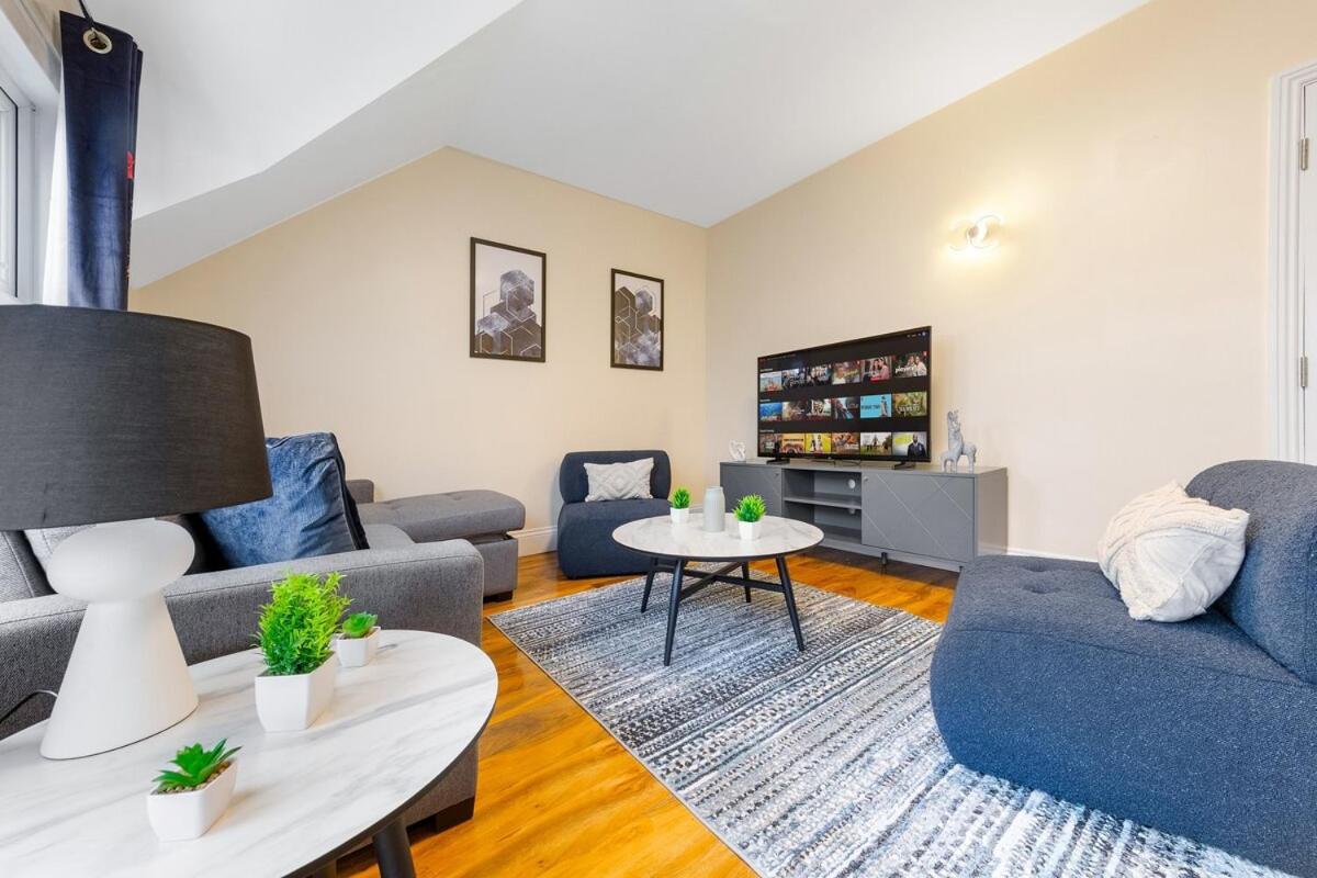 Lovely 4-br In Leyton - Sleeps 14, Near Tube * London