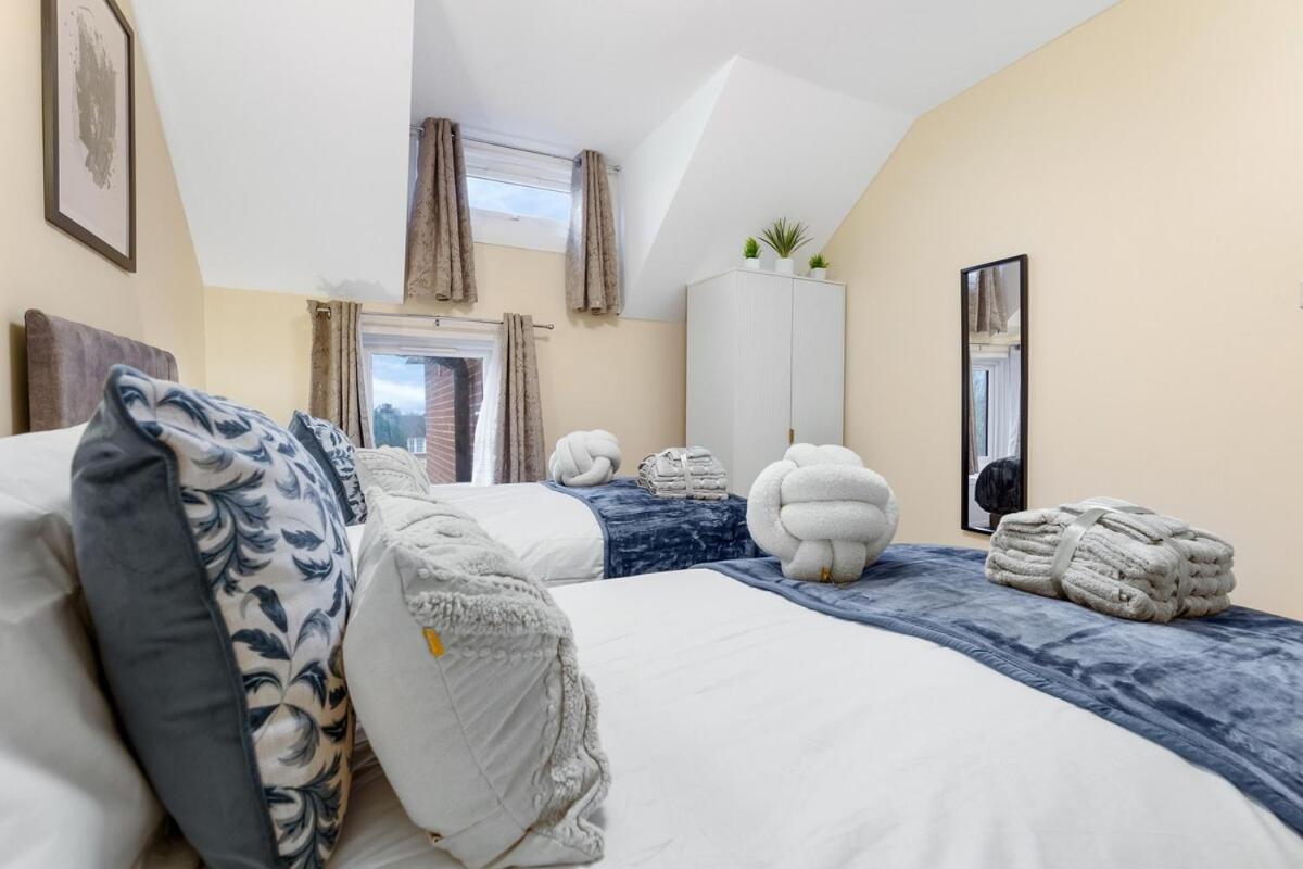 Holiday home Lovely 4-br In Leyton - Sleeps 14, Near Tube *