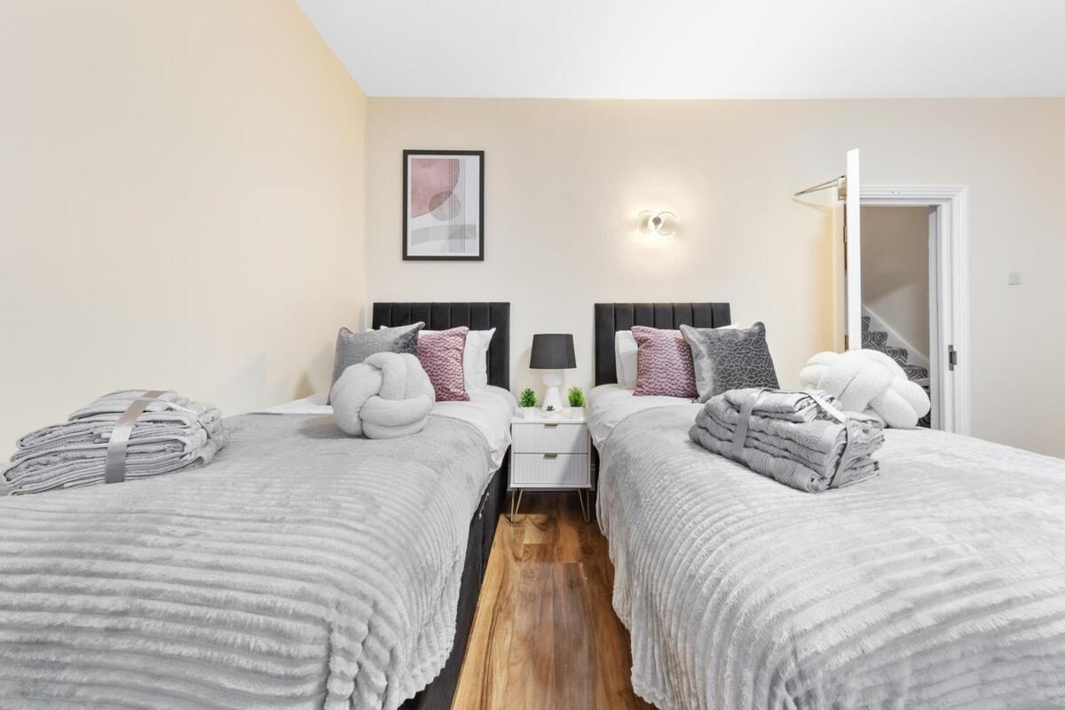 Lovely 4-br In Leyton - Sleeps 14, Near Tube *