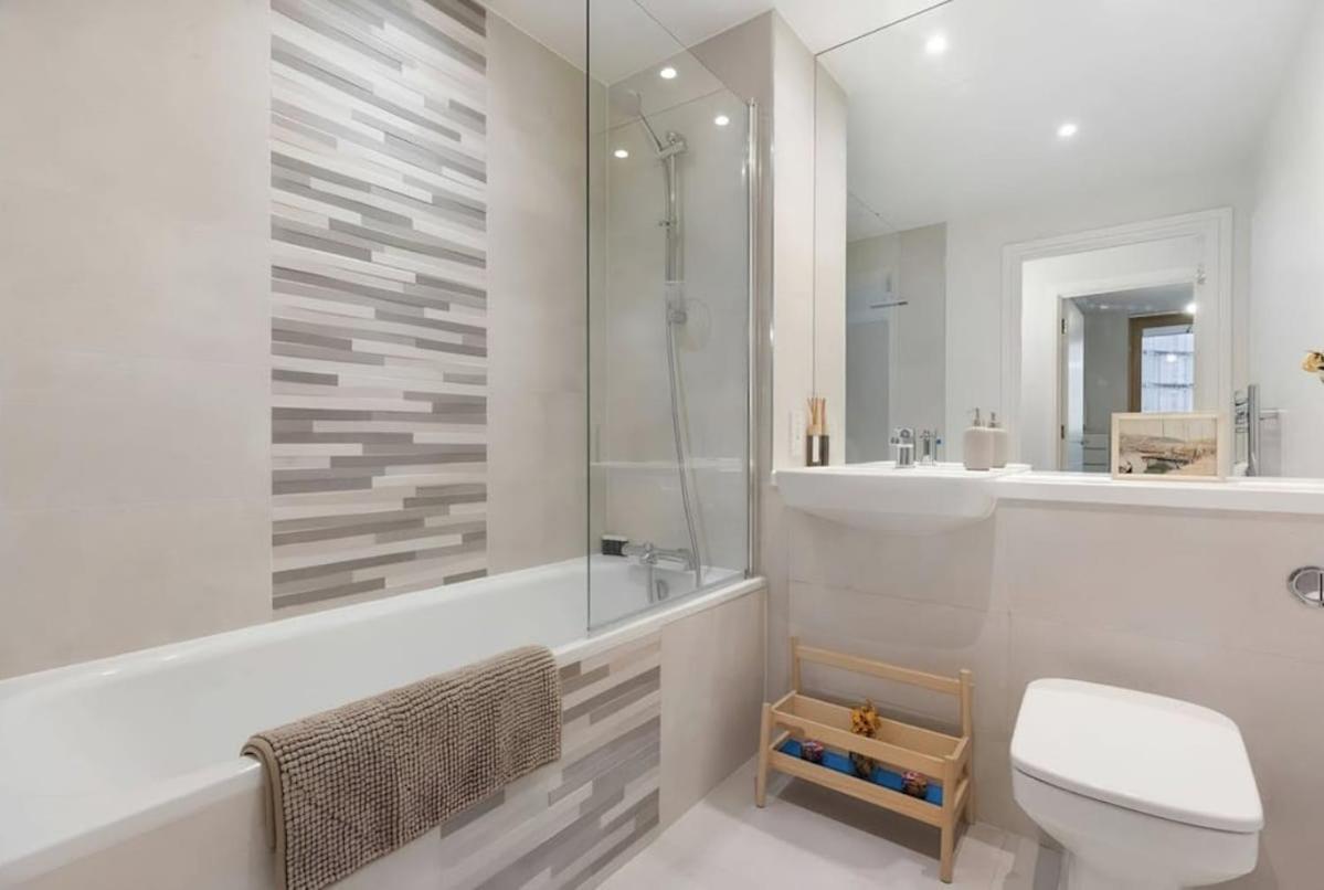 Near Wembley With Beautiful Views * London