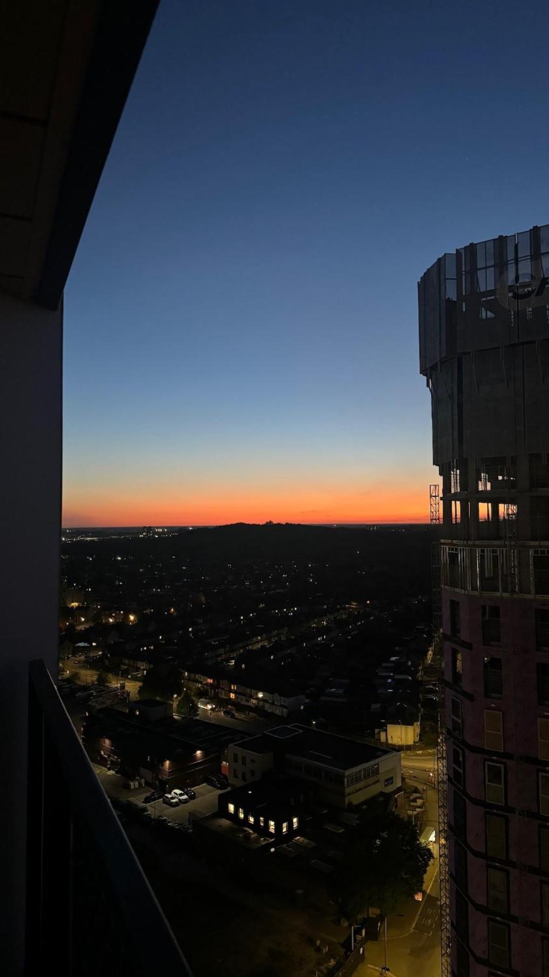Near Wembley With Beautiful Views Apartment *