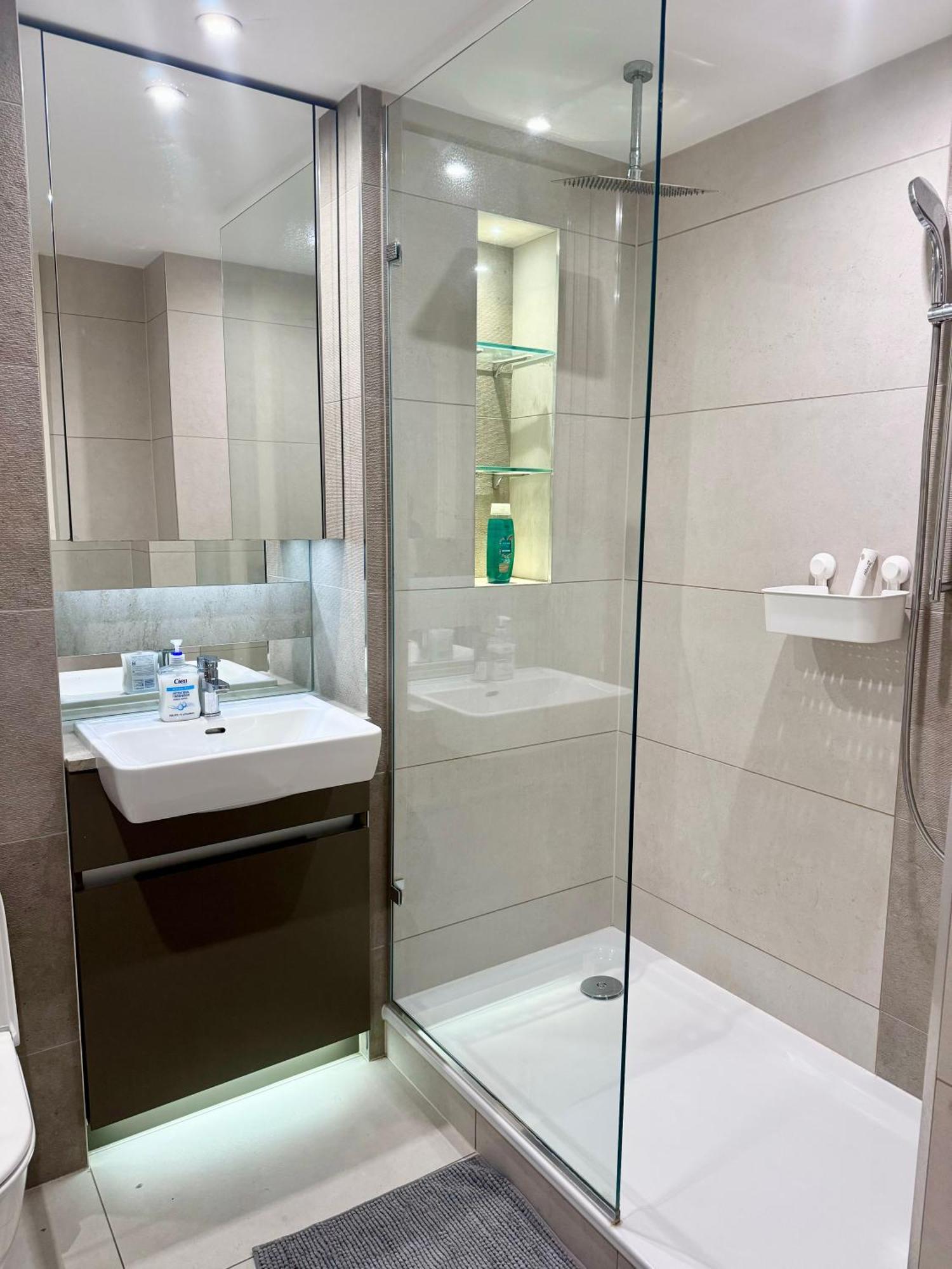 Luxury 2 Bed * London
