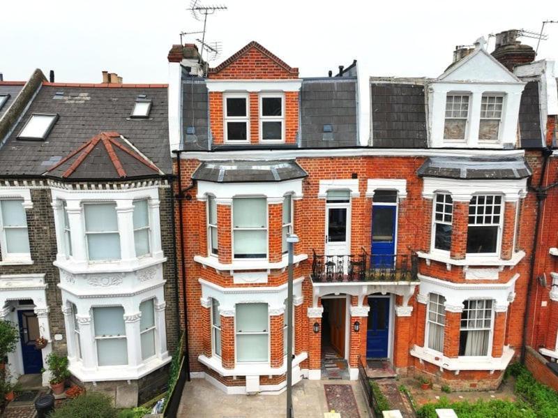Apartment Sleeps 6, Deluxe Suite, Cosy Flat, Netflix & Games *