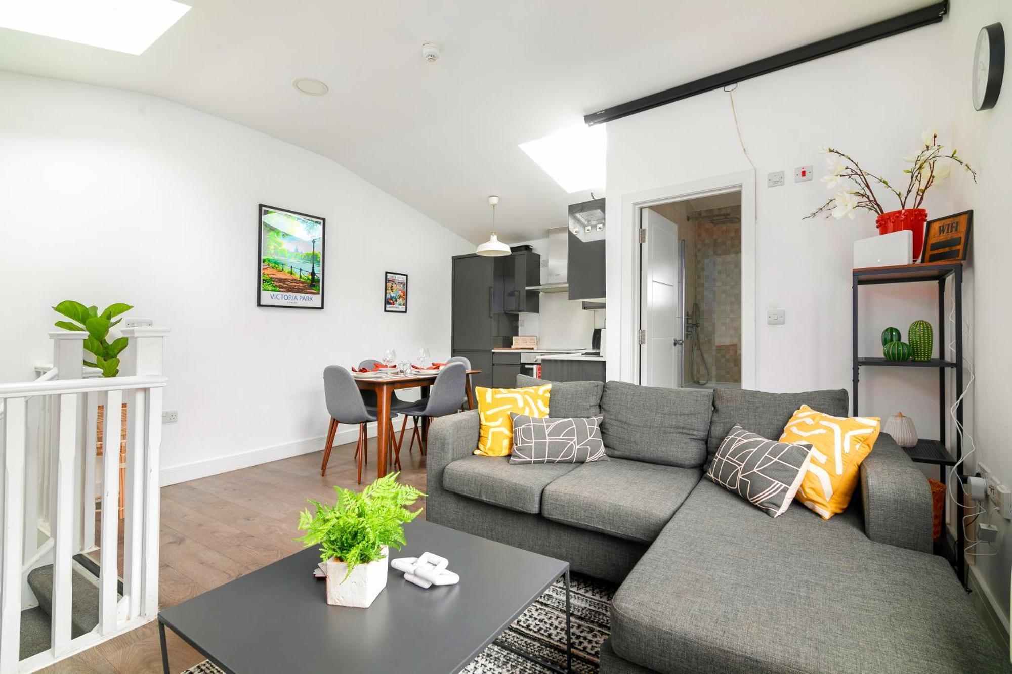Shoreditch Hoxton 3 Bed 2 Bath Apartment London