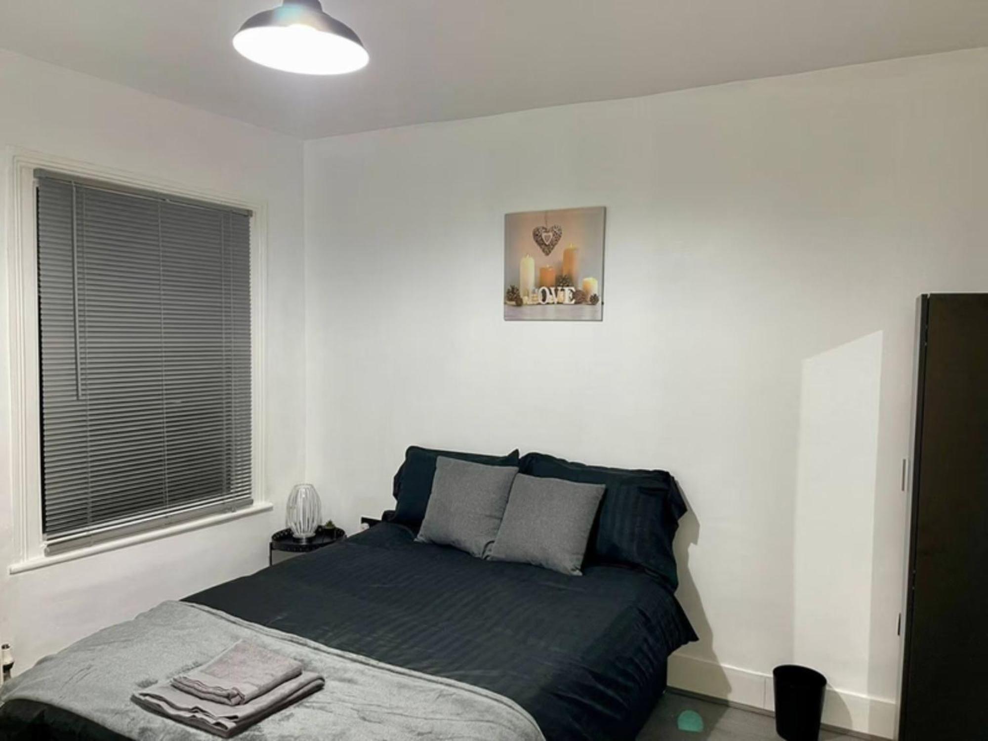 Ferienhaus Modern 5 Bedroom House - Enfield *
