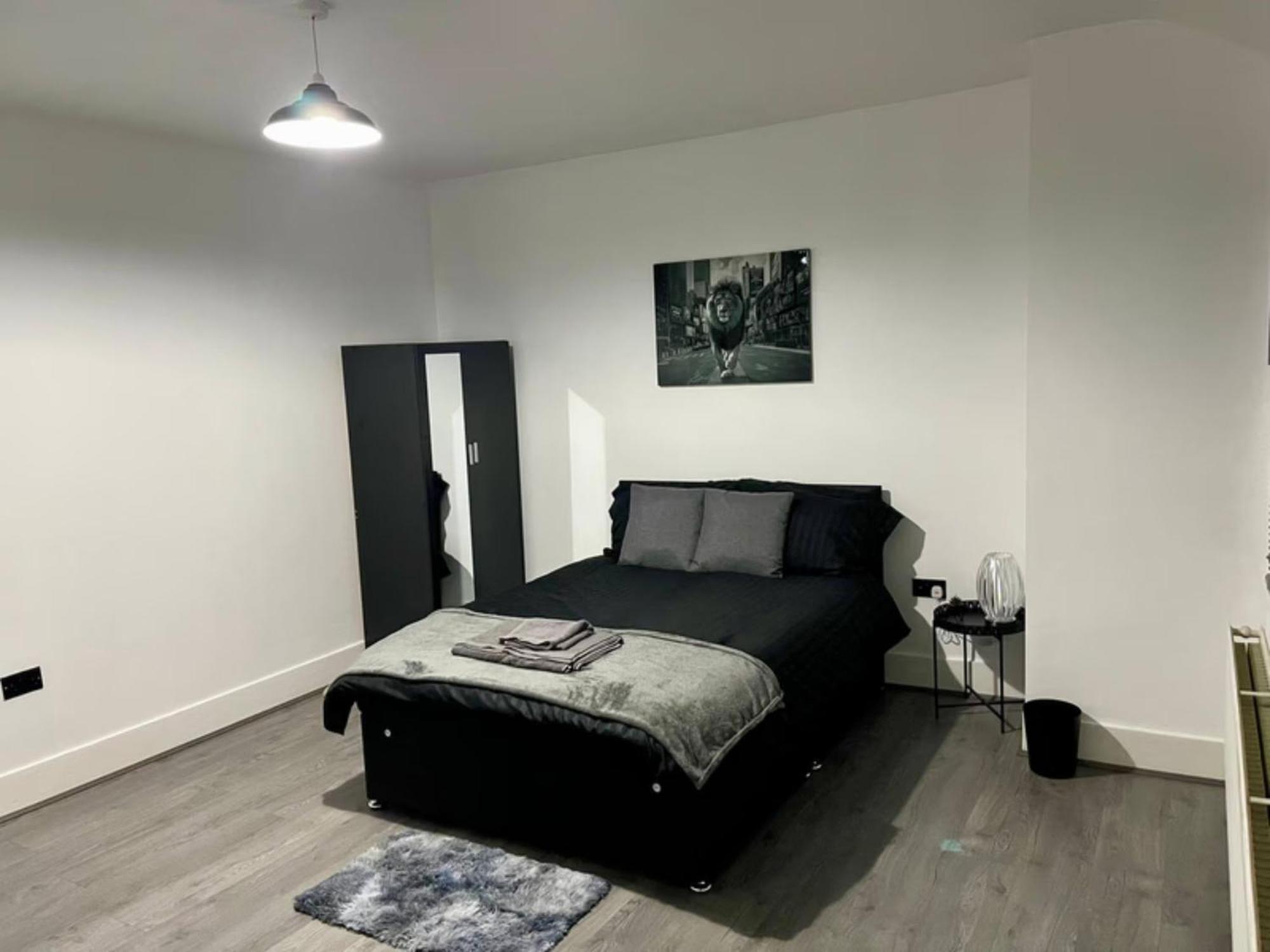 Modern 5 Bedroom House - Enfield Ferienhaus London