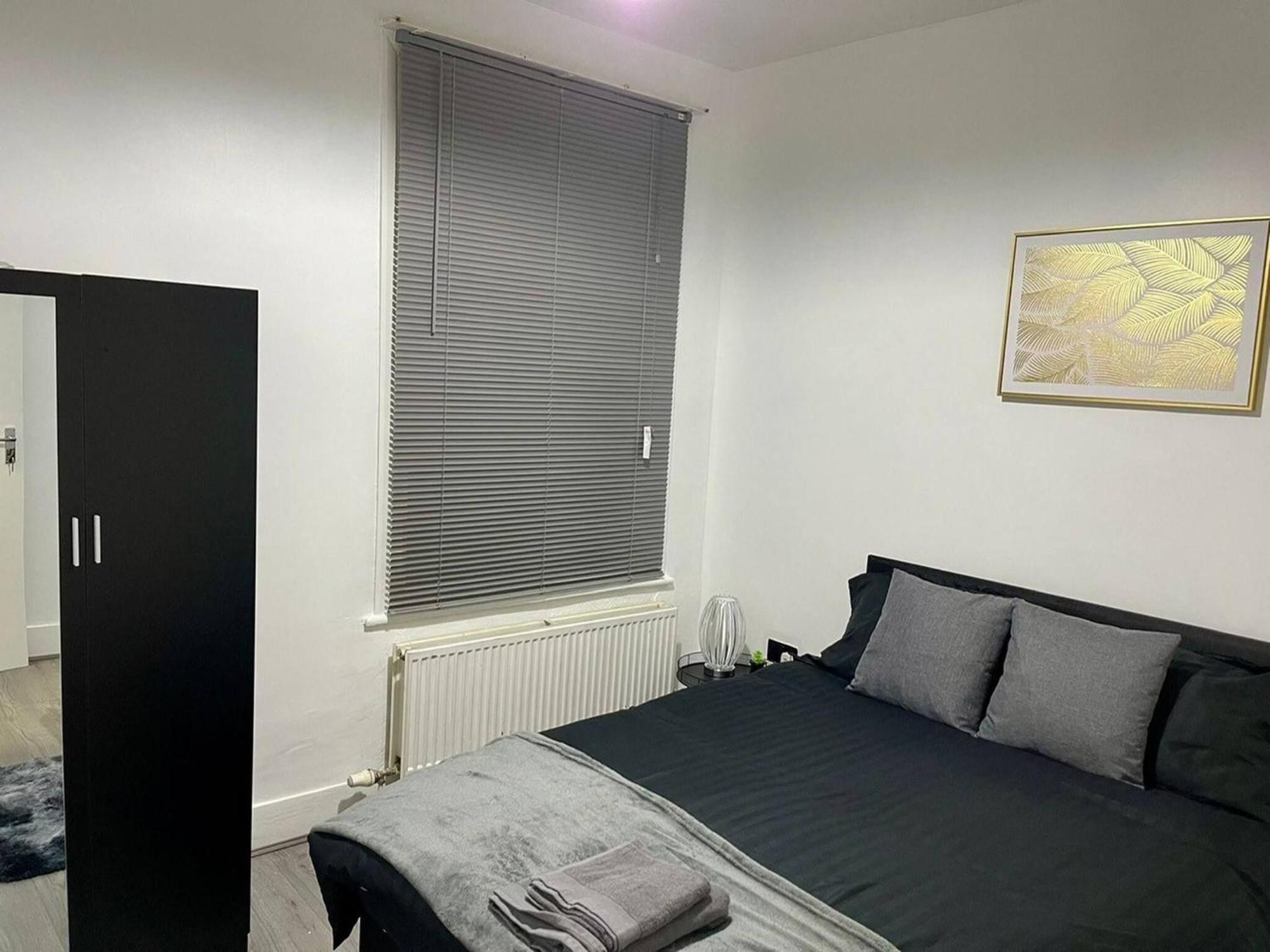 Ferienhaus Modern 5 Bedroom House - Enfield *