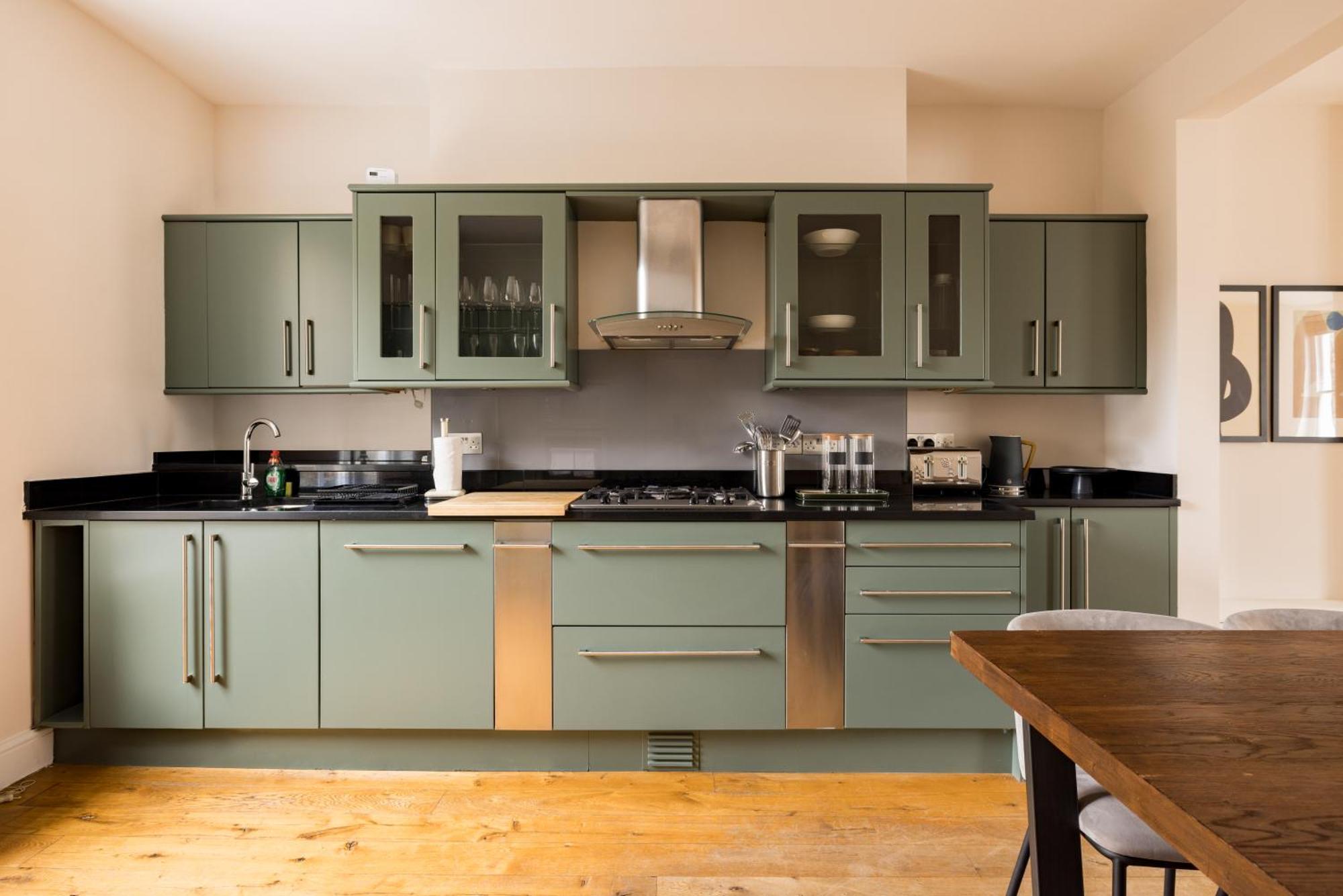 The Chelsea Nest - Stylish 2bdr With Balcony Apartment London